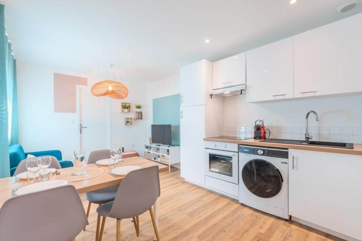 1 bedroom apartment near tram, CHR + parking