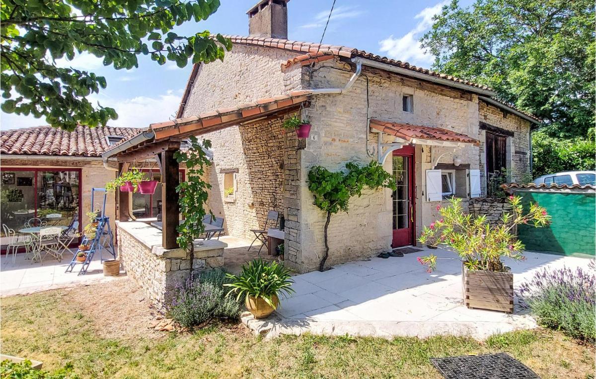 2 Bedroom Awesome Home In Voulême