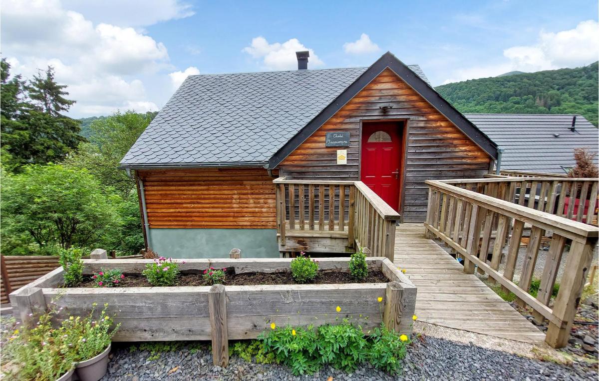 4 Bedroom Cozy Home In Mont-Dore