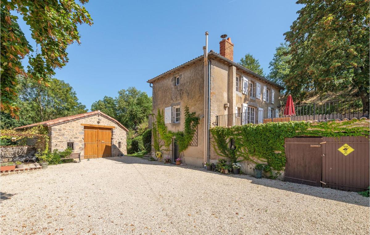 4 Bedroom Gorgeous Home In Argentonnay