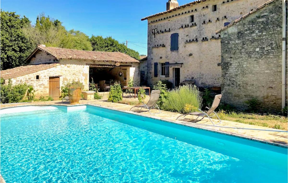 5 Bedroom Stunning Home In Prailles