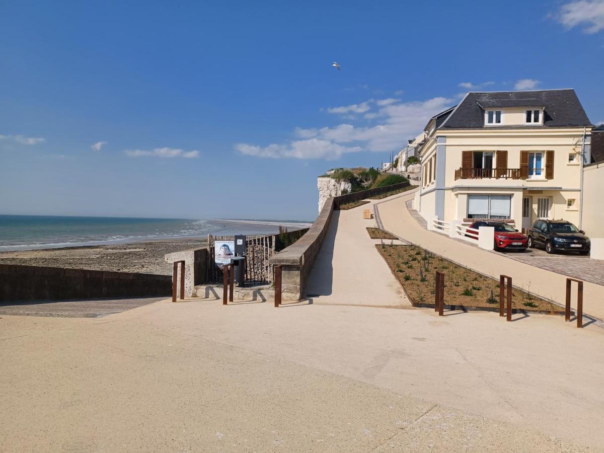 A côté de la mer