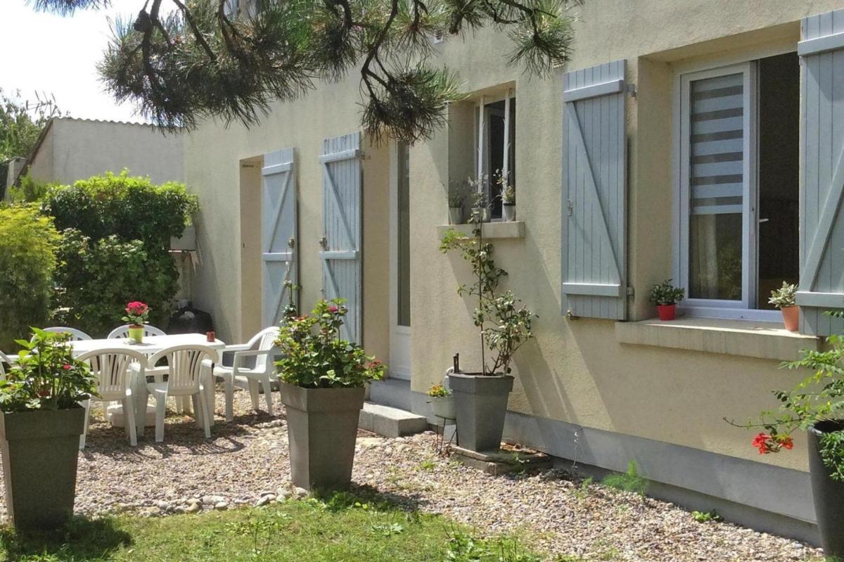 Apartment with terrace near the beach