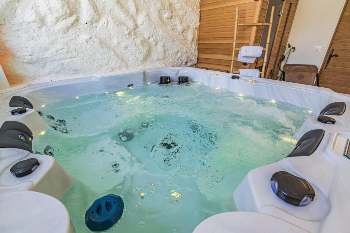 Aux Clefs des Sacres Le Neufchâtel Jacuzzi et Sauna