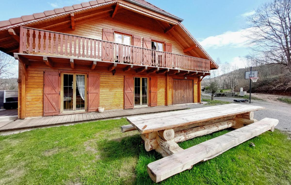 Beautiful Home In Anould With Kitchen