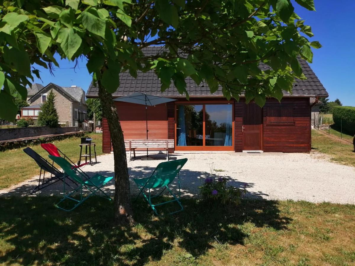 Chalet chaleureux a Darazac avec jardin clos animaux acceptes