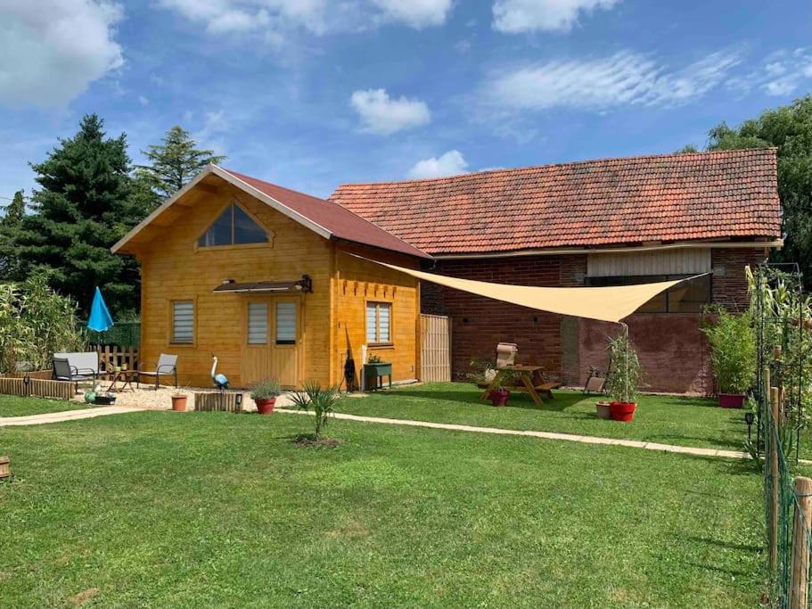 Chalet climatisé, piscine et jardin, à la ferme