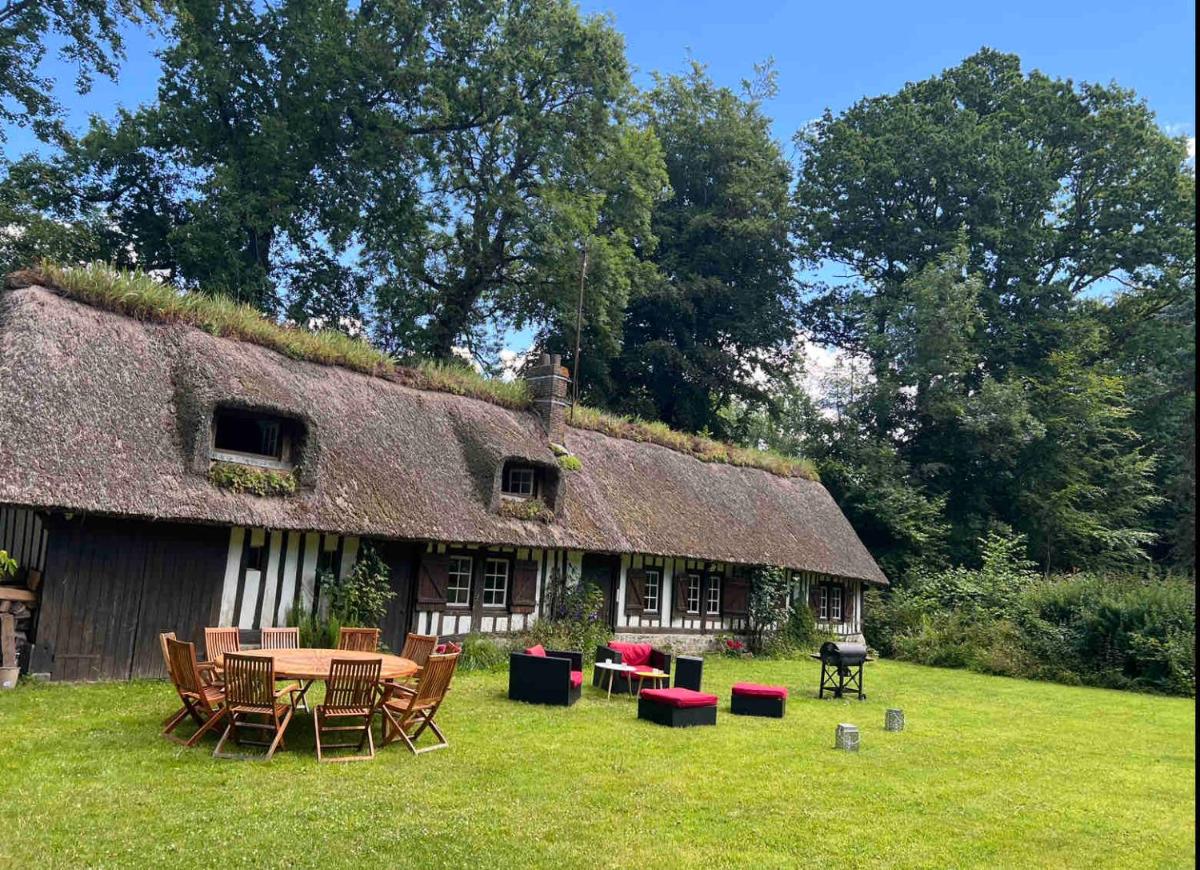 Chaleureuse chaumière proche Château et plages