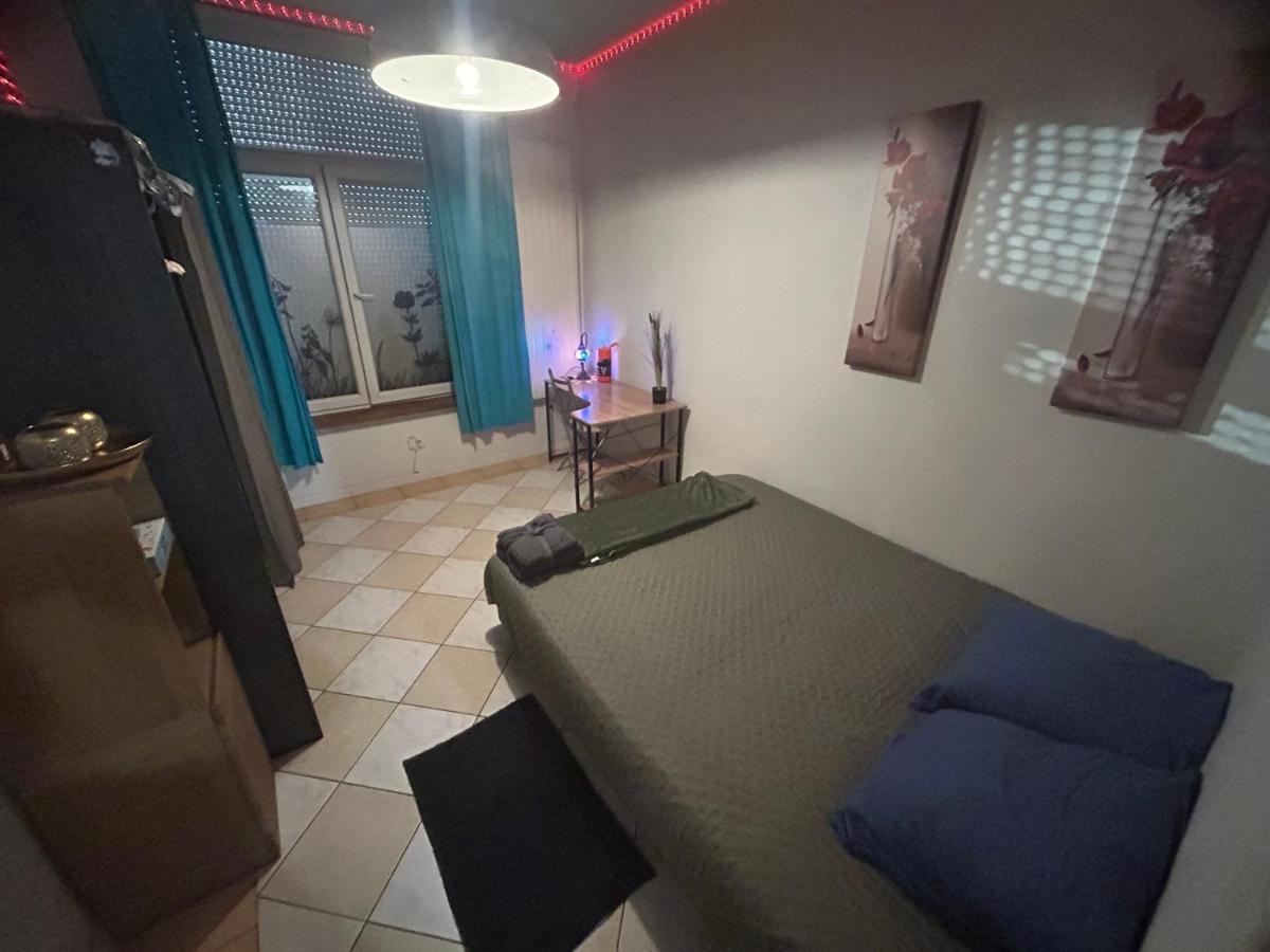 Chambre meublée pour 2 personnes avec salle de bain privée