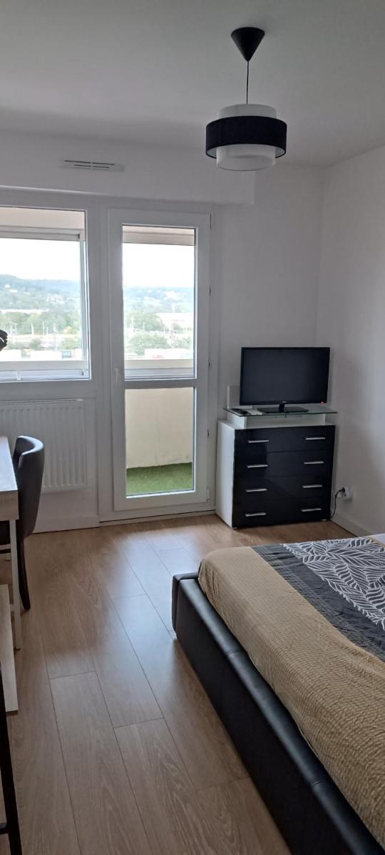 Chambre privé avec loggia chez l'habitant