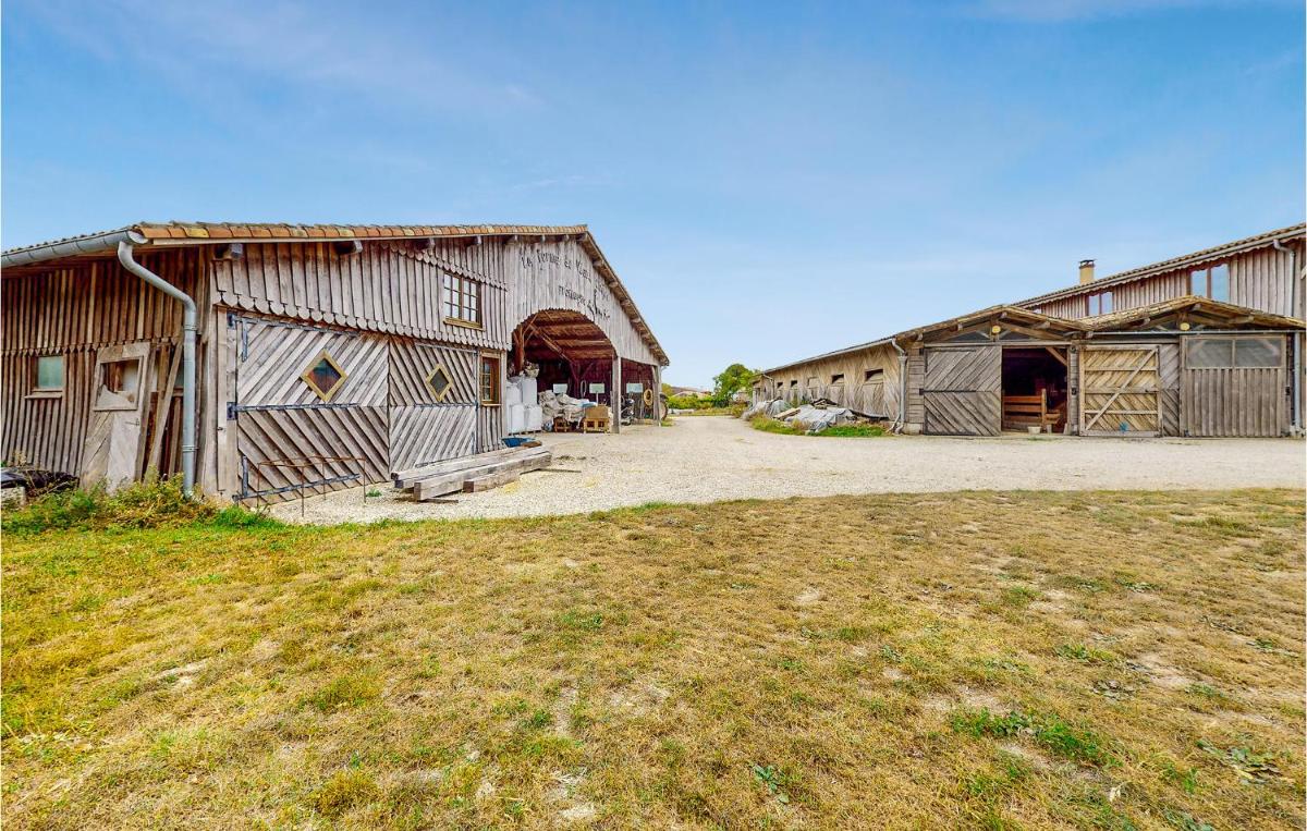 Cozy Home In Les Fosses With Kitchen