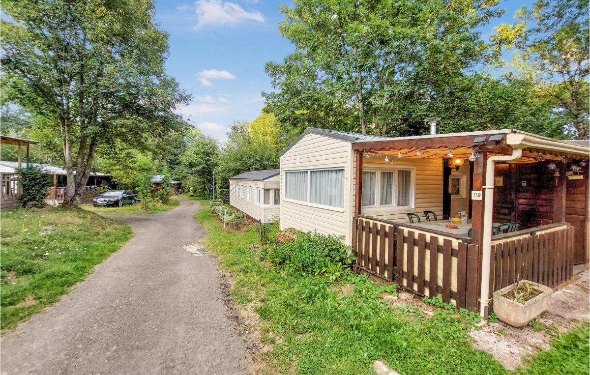 Cozy StaCaravan In Besse-Et-Saint-Anastai