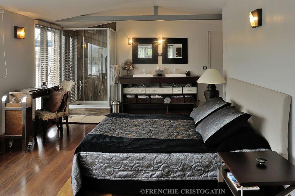 Dolce Riva Giverny - Paris Luxury Boat