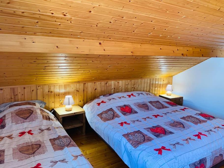 Duplex dans chalet avec superbe vue lac et piscine commune