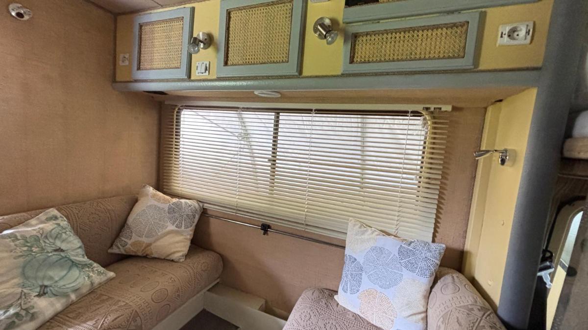 Ficelle, Chambre d'hôtes en camping car Vintage