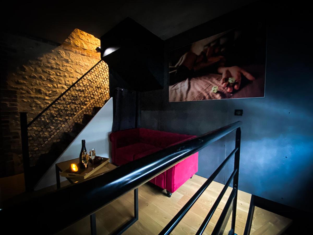 FOXYROOM