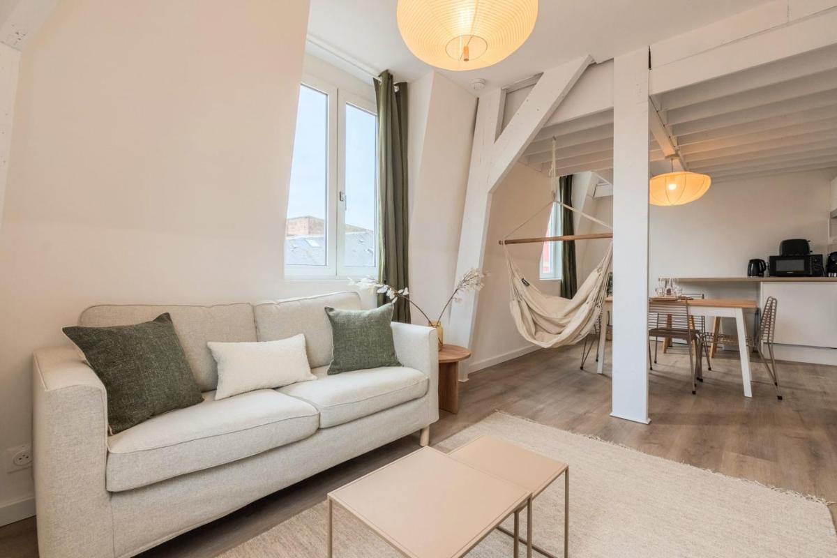 Functional & equipped duplex studio, Old Lille