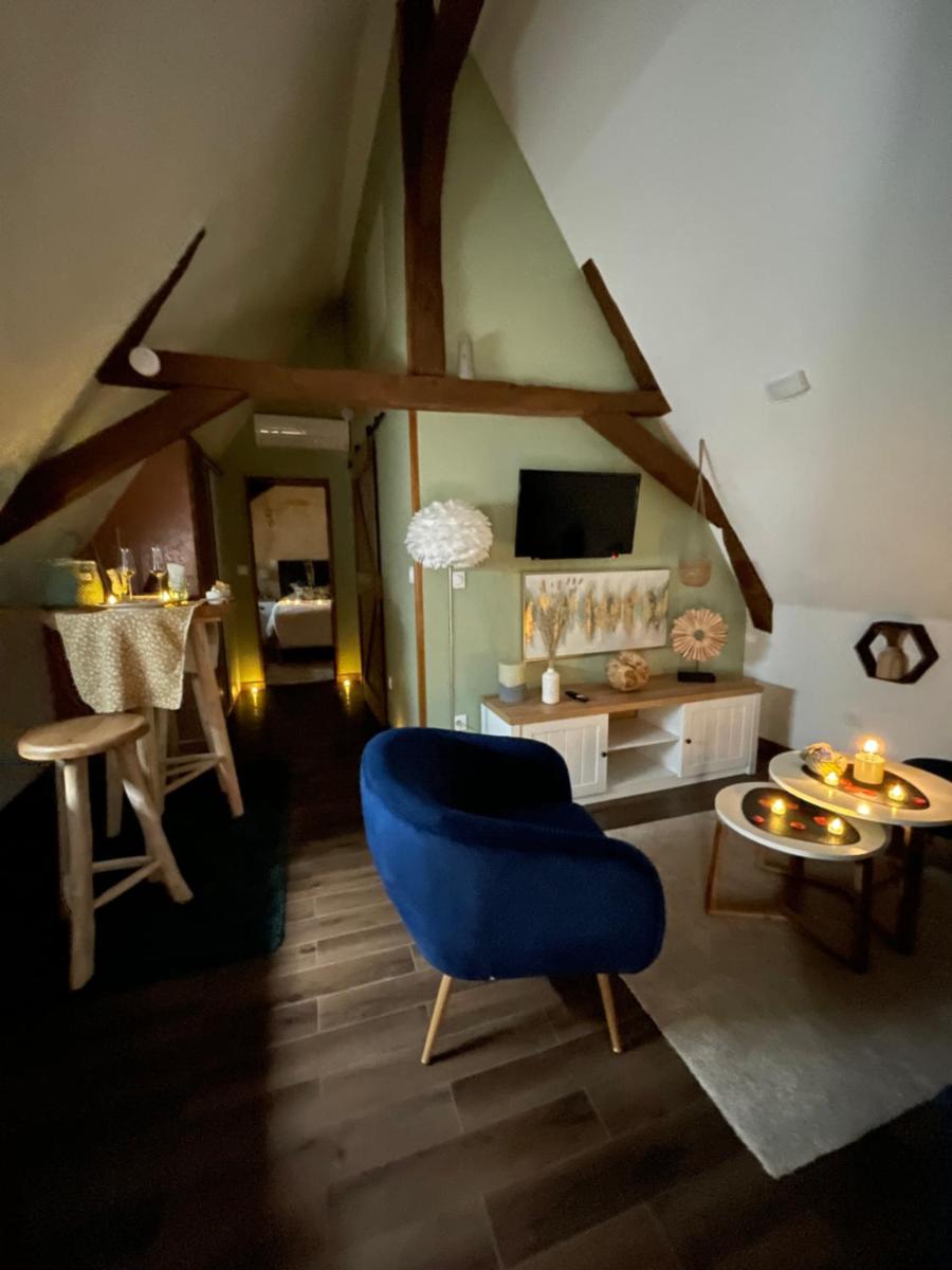 Grande chambre confortable
