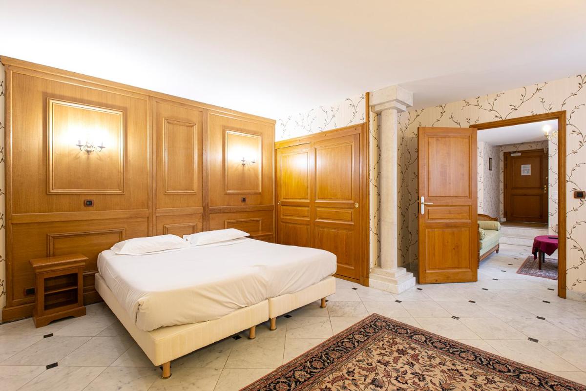 Hotel Belle Epoque