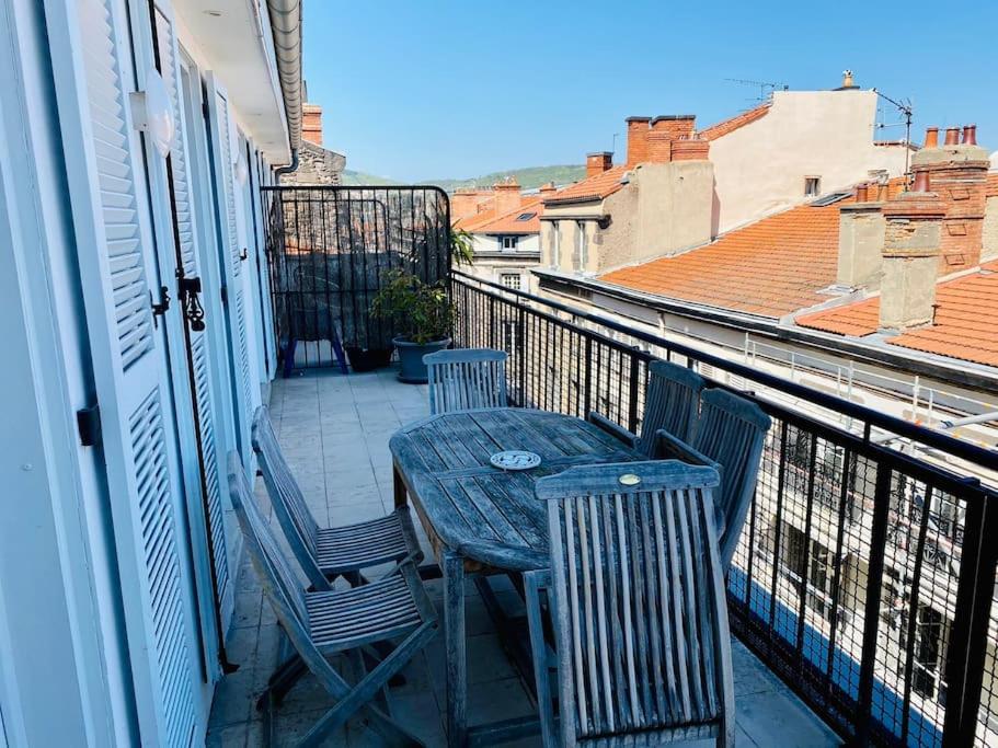 Hypercentre Clermont-FD terrasse + parking