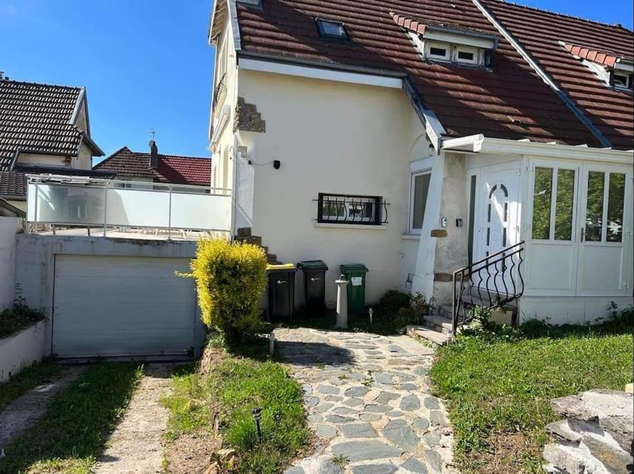 Jolie maison de ville avec terrasse et jardin