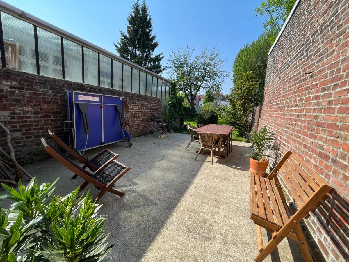 La chambre jaune maison avec grande terrasse et garage privé