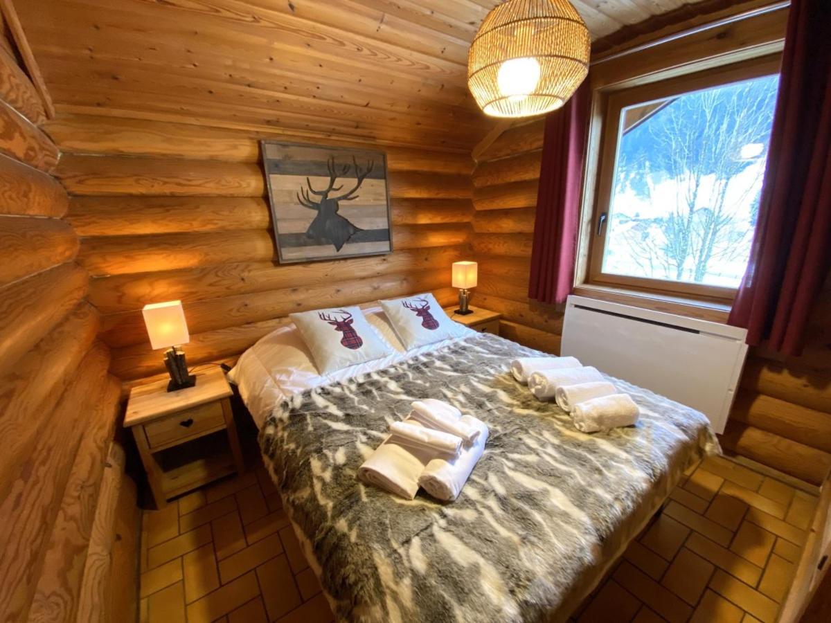 LE GRAND CERF Chalet en rondins avec SPA Jacuzzi