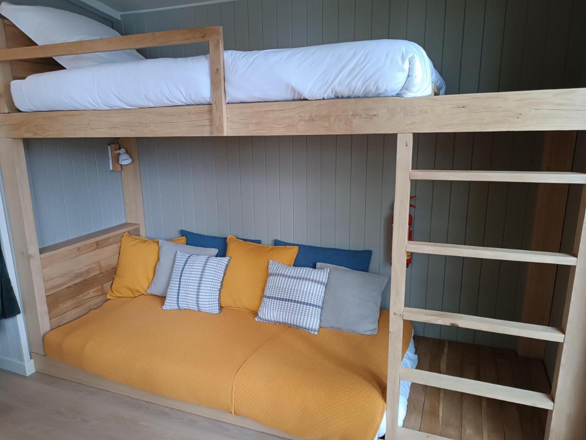 Les cabanes au bord du lac