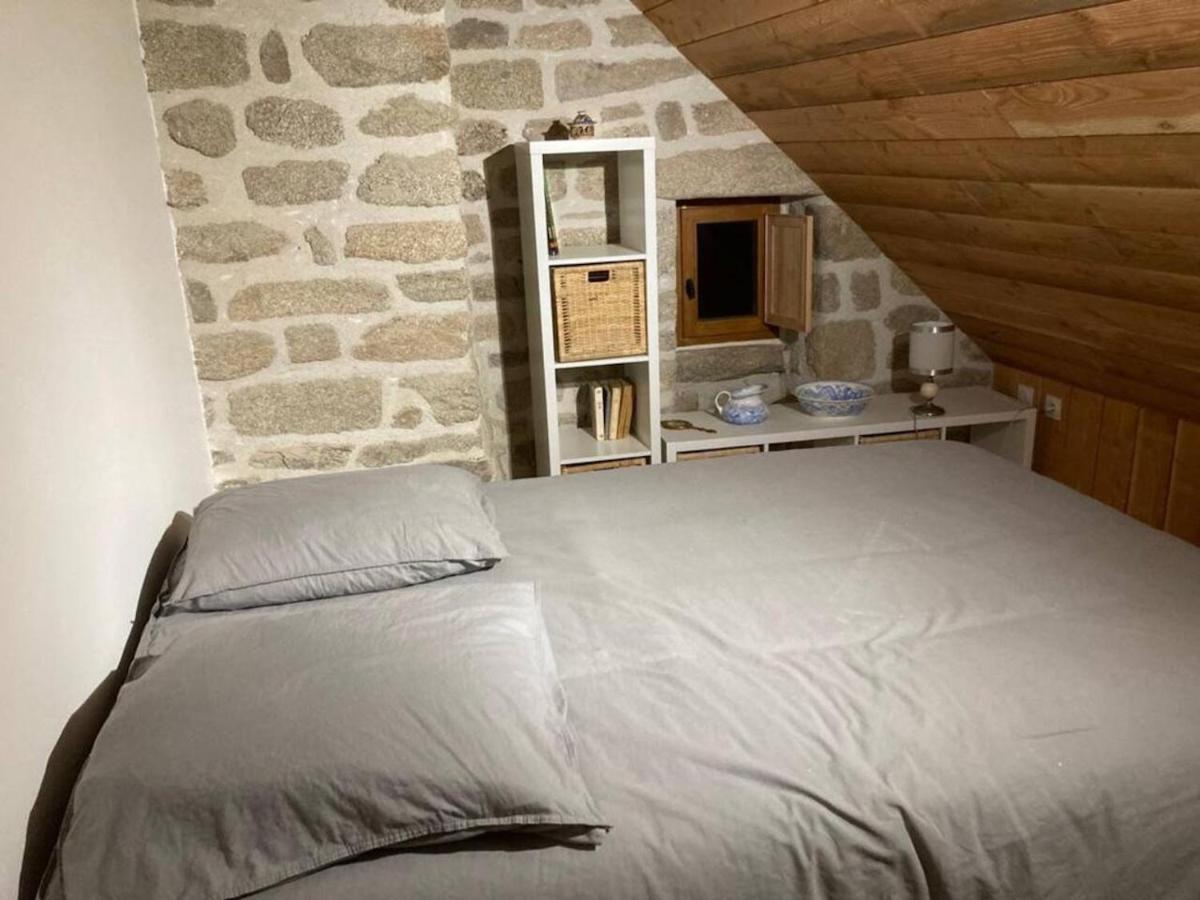 Maison authentique en granit Chaumeil Cheminee