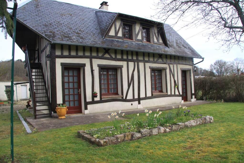 Maison normande avec grand jardin proche de la mer et de Paris