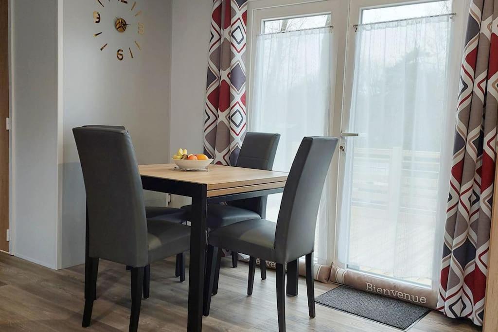 Mobil-home spacieux et confortable avec terrasse bien exposée
