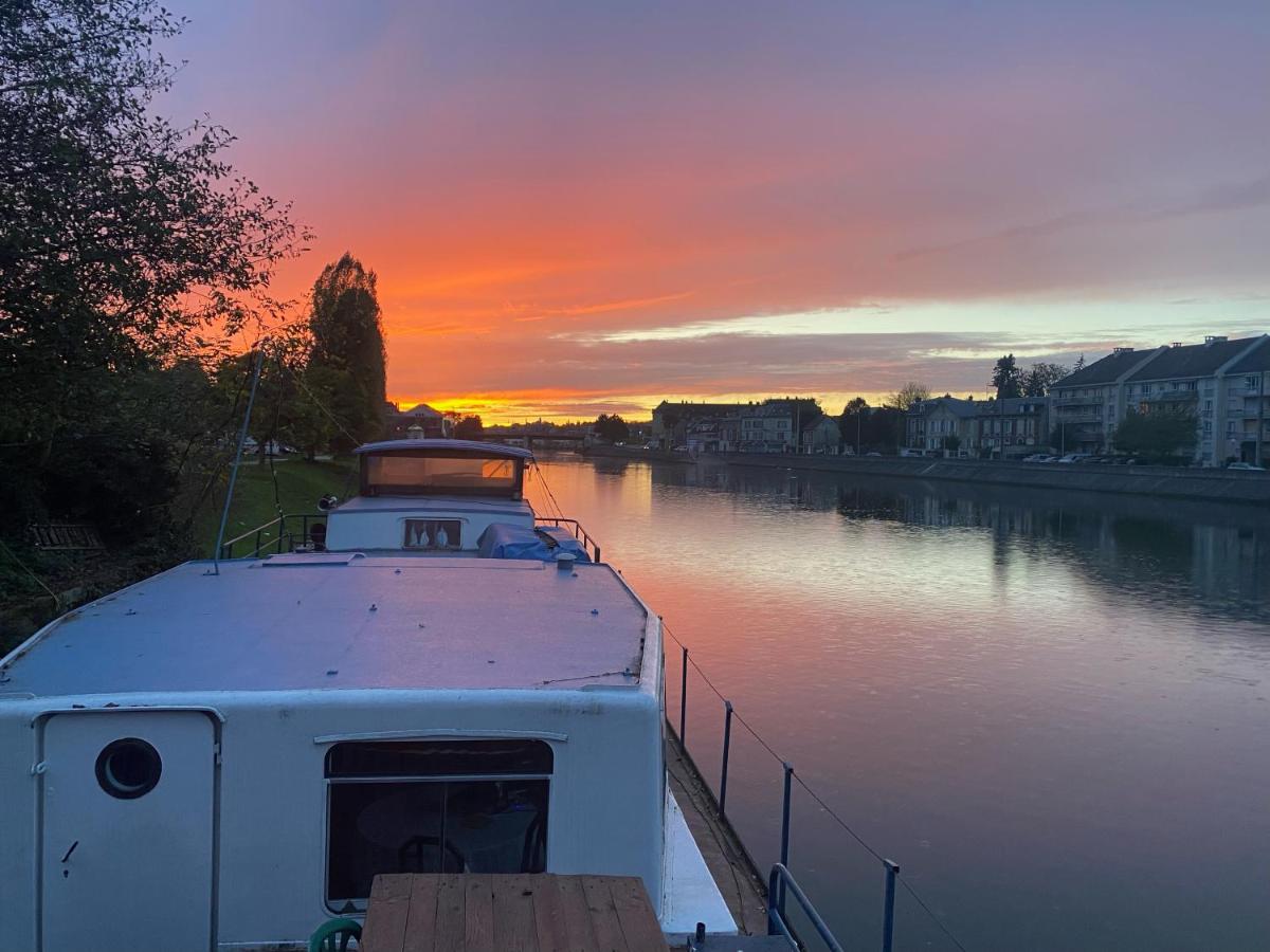 Péniche à 25 mn de Paris