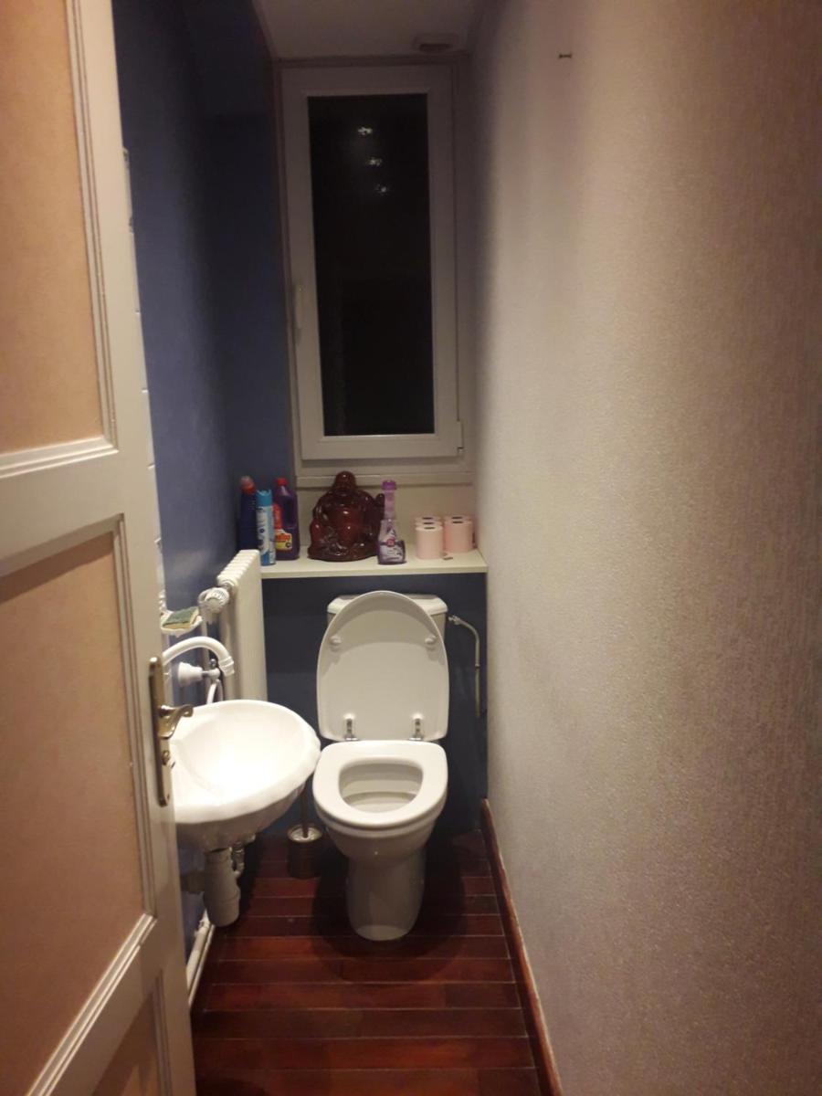 Petite chambre meublée au cœur de ville - chez l'habitant