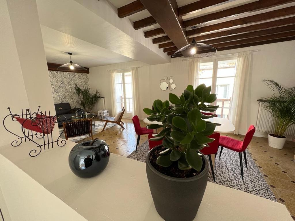 SPACIEUSE MAISON DE VILLE avec garage privé fermé