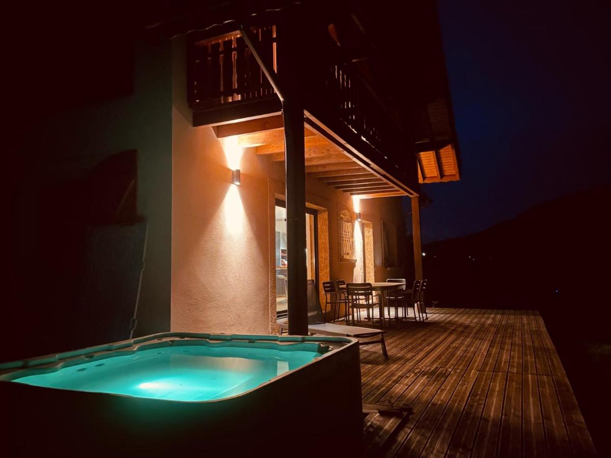Spacieuse maison type chalet avec jacuzzi