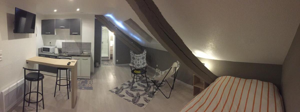 Studio, étage 3, spacieux refait à neuf