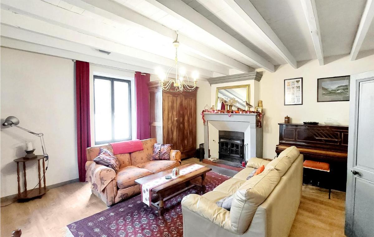Stunning Home In Arcais With Wi-Fi