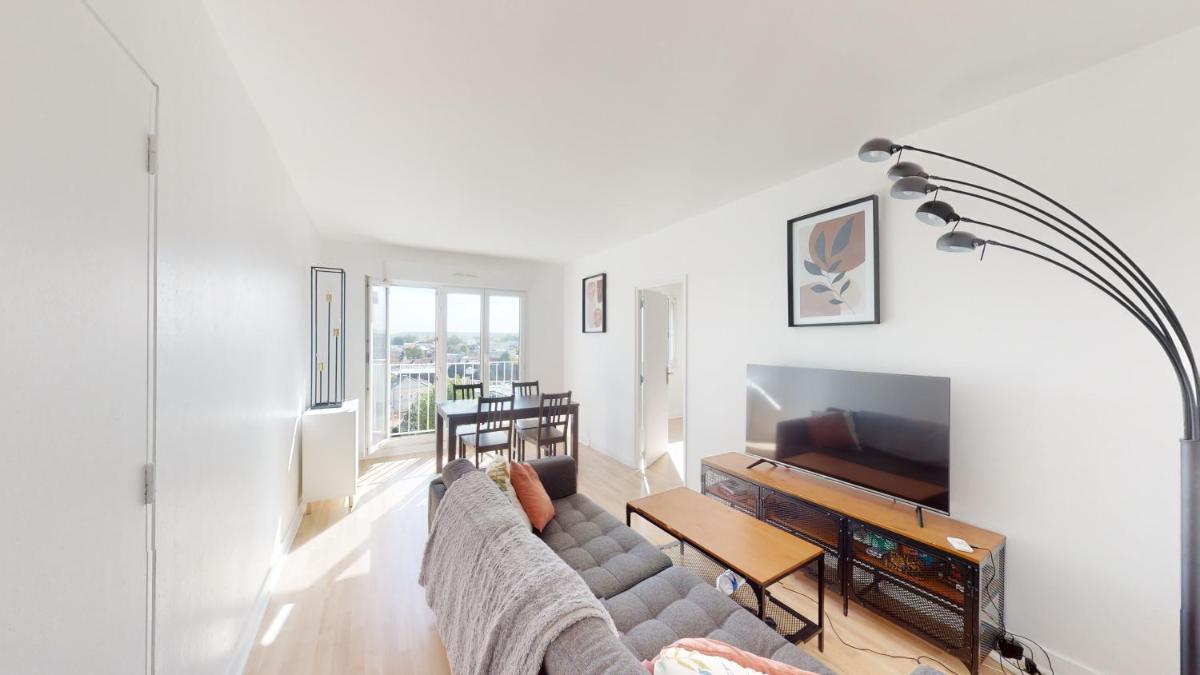 Top Floor Apartment with Monument Views