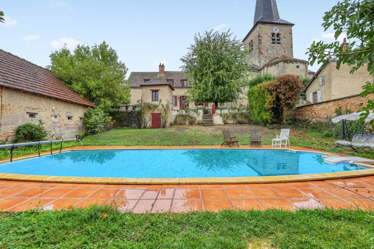 Villa confortable avec piscine privee a Lucenay les Aix