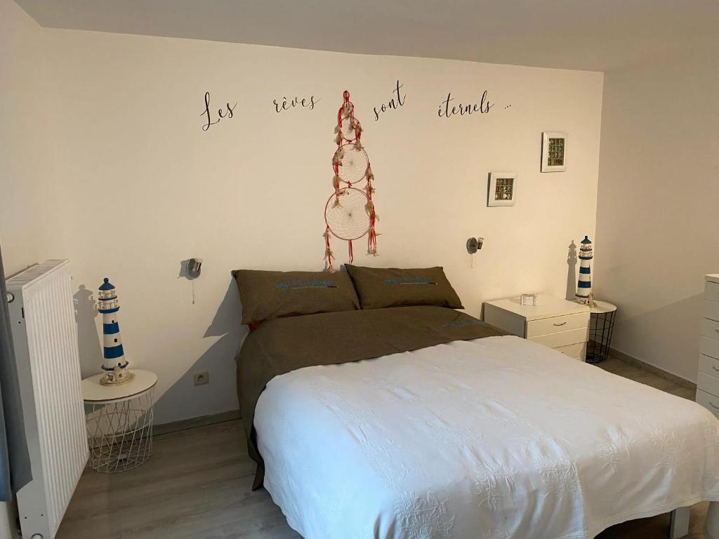Spacious apartment in Charleroi 100 m² with parking 5 ppl