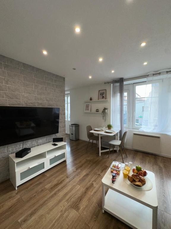 # Le 2 # Très Beau T3 1er étage tout confort, neuf, Mulhouse centre