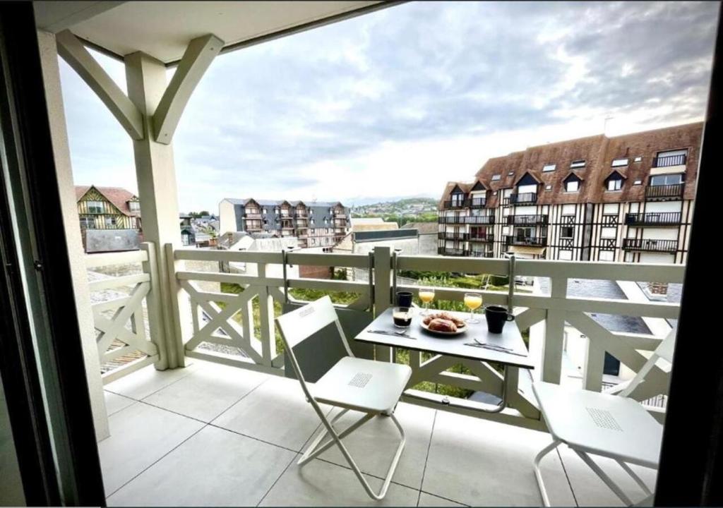 Séjour Authentique - Balcon, Parking & Wifi Ultra-Rapide