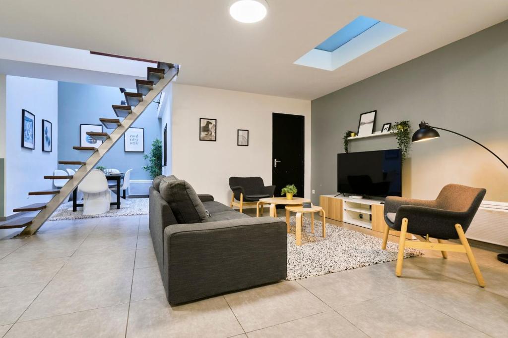 4 bedroom apartment with parking !