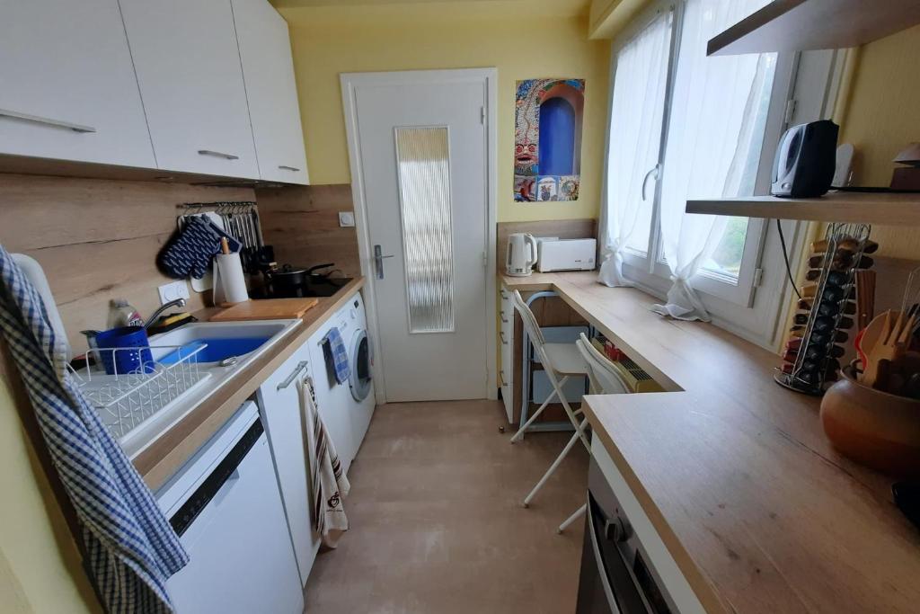 42m overlooking the pine forest and near the sea