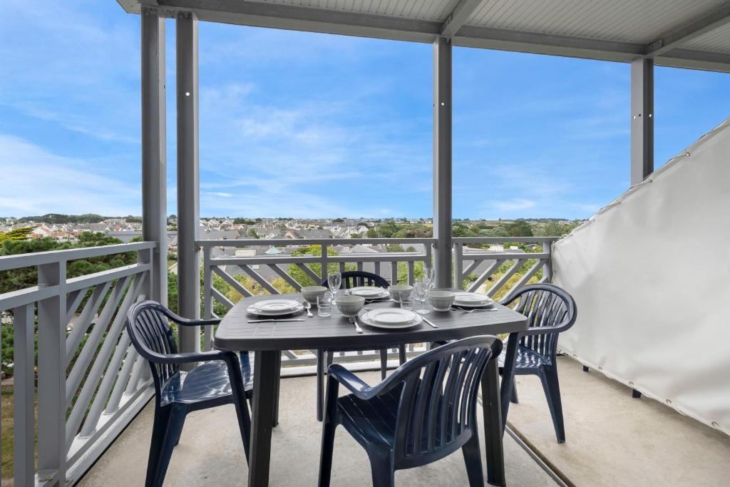 Duplex avec balcon, piscine et accès plage pour 4