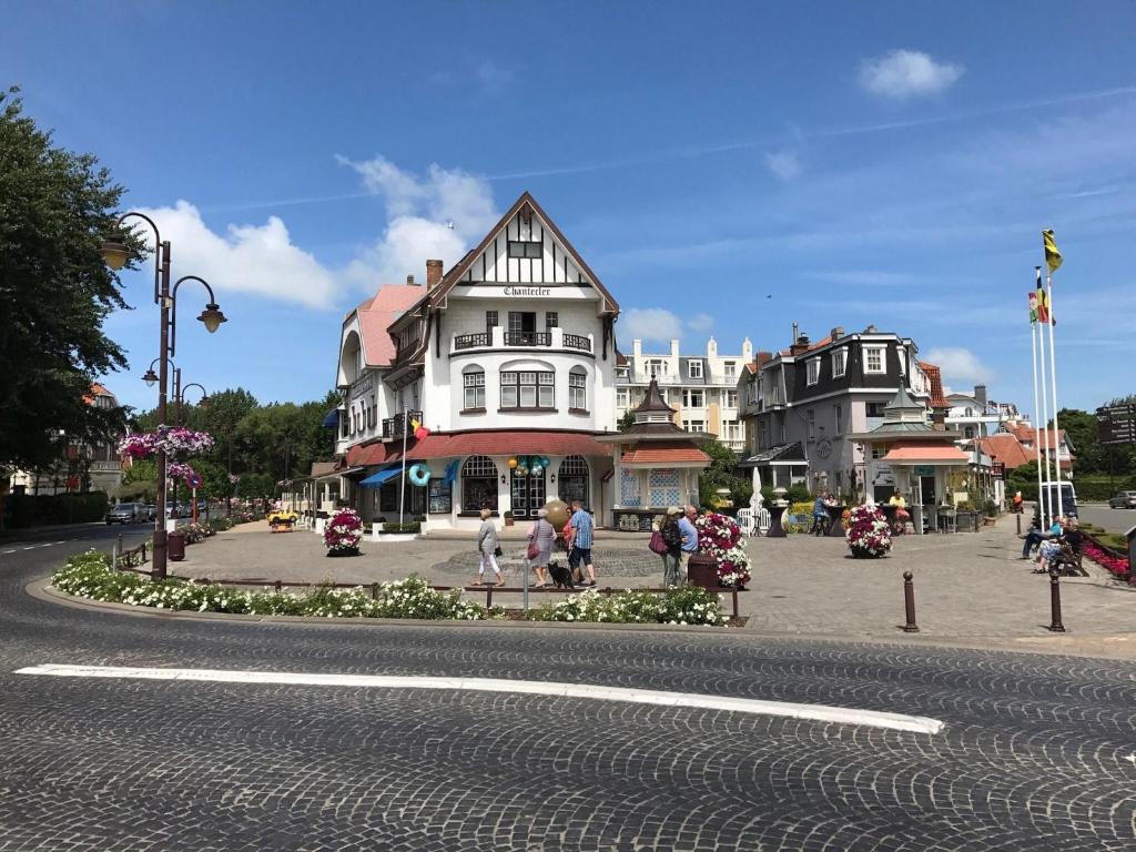 Apartment in Zeedijk with Sea View