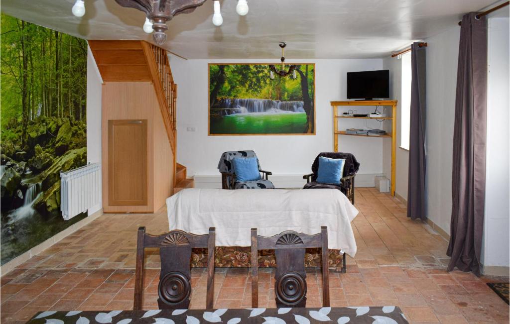 Nice Home In Channay-Sur-Lathan