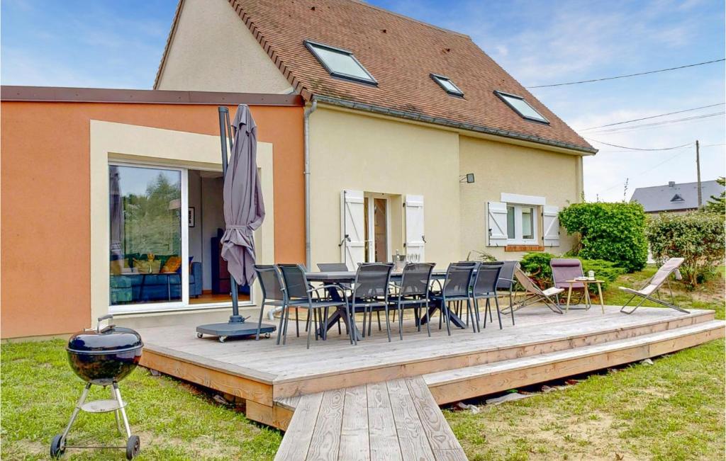 Lovely Home In Saint-Germain-Sur-Ay