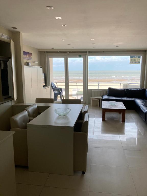 "Puerto Christo" - Beautiful Studio with Seaview in Ostend T70