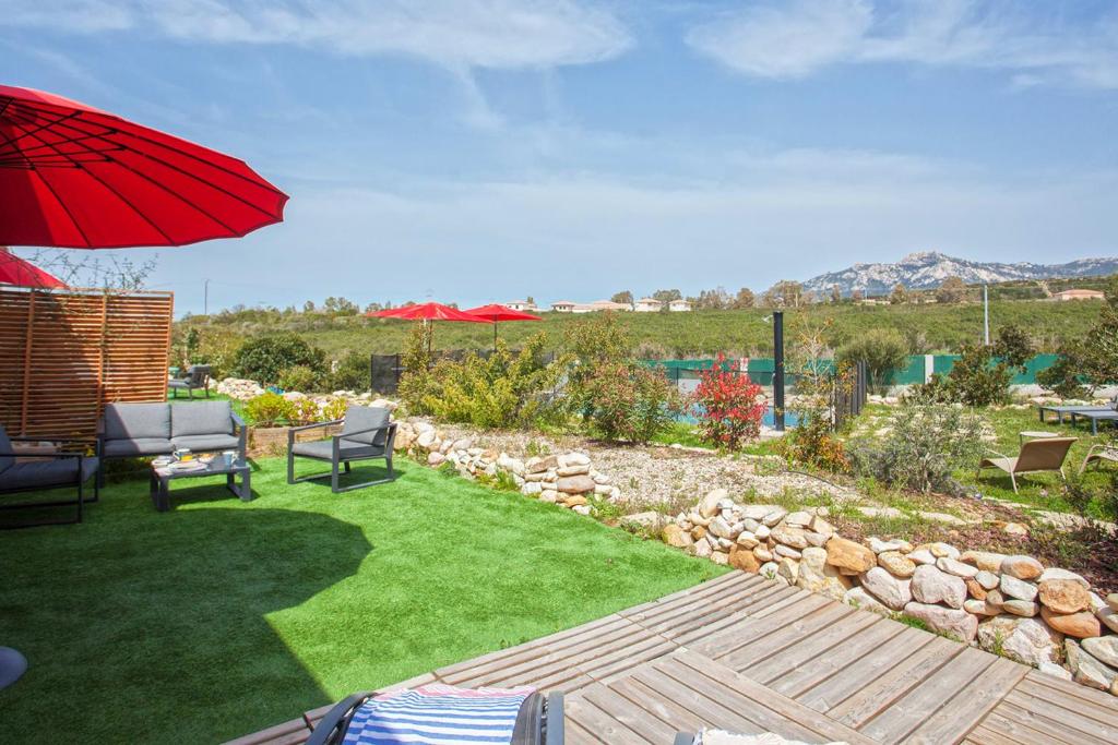 appartement Levante au calme  piscine chauffée partagée et bbq